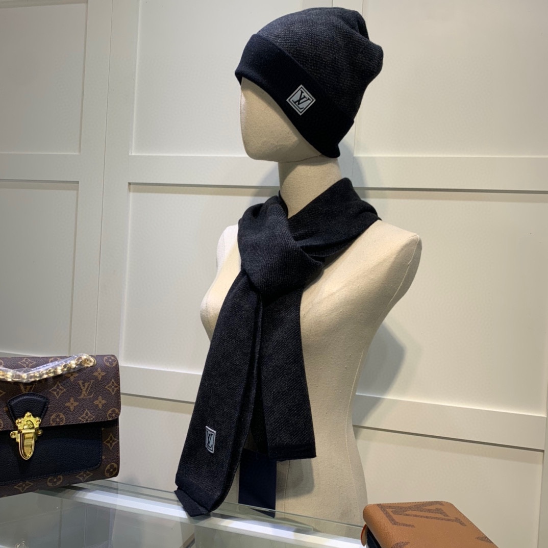 Louis Vuitton Beanie & Scarf Set In Black - Soul Replicas