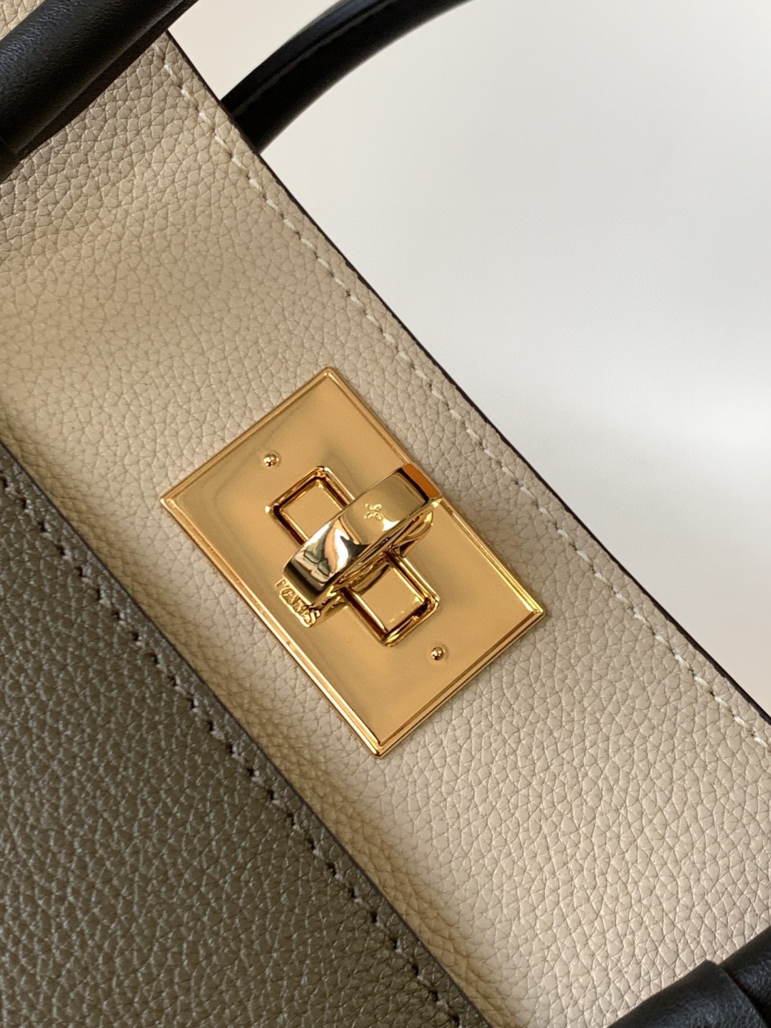 Louis Vuitton On My Side MM Tote Bag Monogram Canvas Laurier Green For Women. Women-s Handbags. Shoulder Bags 12in/31cm LV M55302 - Soul Replicas