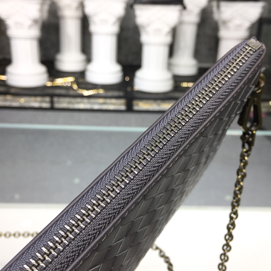 Bottega Veneta Chain Shoulder Bag Gray. For Women. Women's Bags 9.6in/24.5cm - Soul Replicas