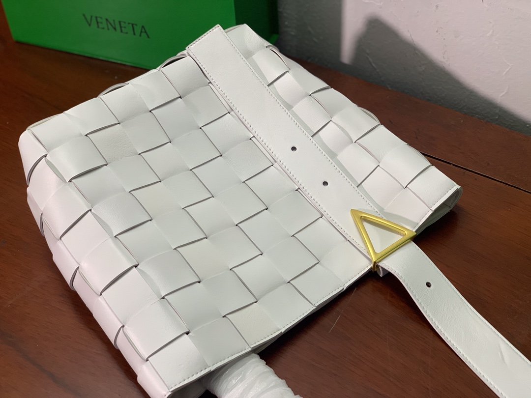 Bottega Veneta Shoulder Bag Nappa White. For Women. Women's Bags 12.9in/33cm - Soul Replicas