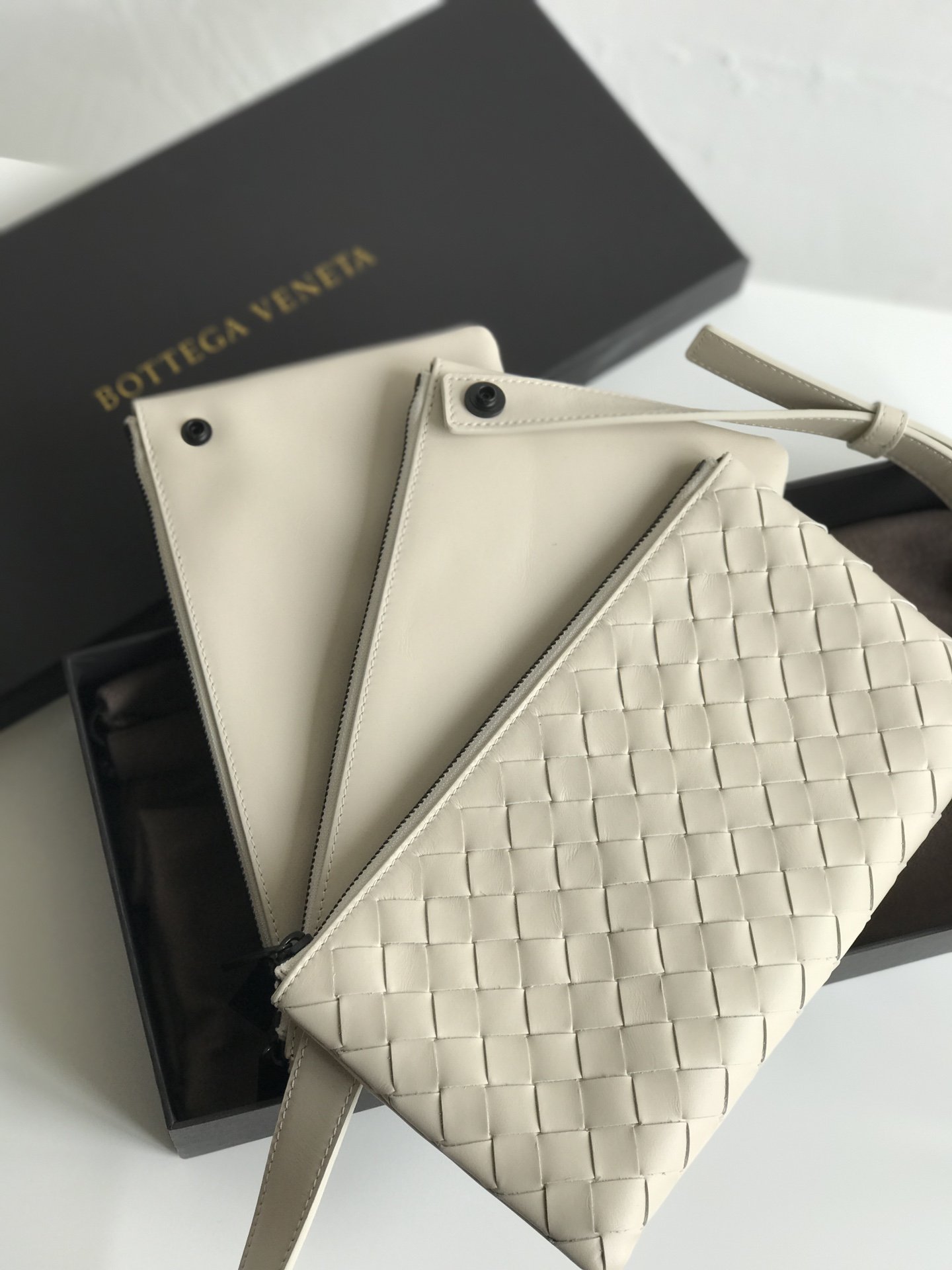 Bottega Veneta Crossbody Bag White. For Women. Women-s Bags 10.2in/26cm - Soul Replicas