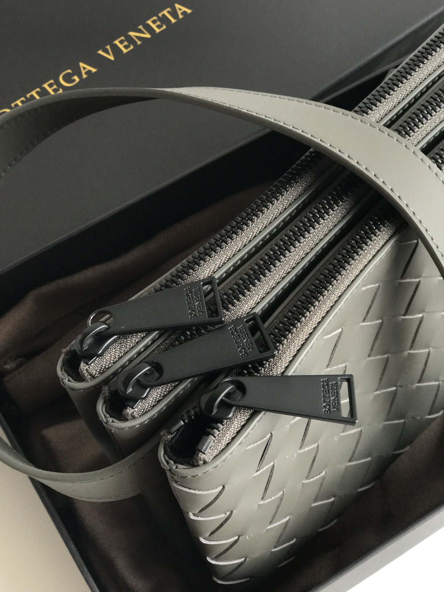 Bottega Veneta Crossbody Bag Gray. For Women. Women-s Bags 10.2in/26cm - Soul Replicas