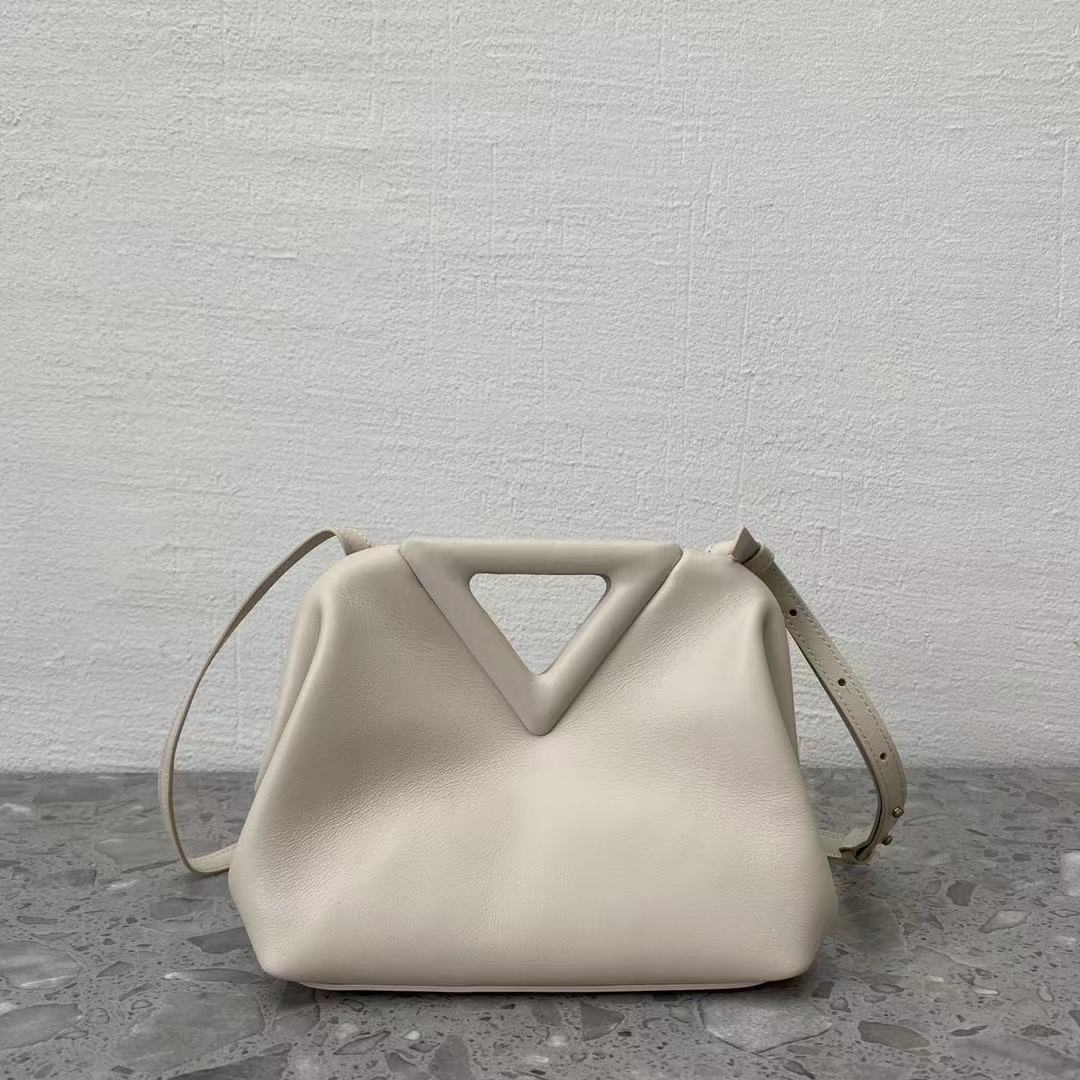 Bottega Veneta Point White. For Women. Women's Bags 8.6in/22cm 658476VCP409137 - Soul Replicas