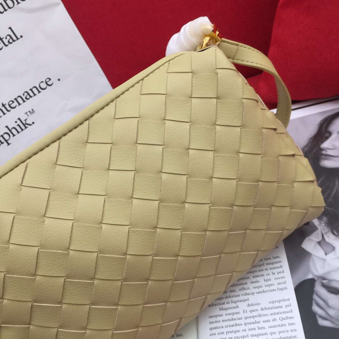 Bottega Veneta Crossbody Bag Beige. For Women. Women-s Bags 9.4in/24cm - Soul Replicas