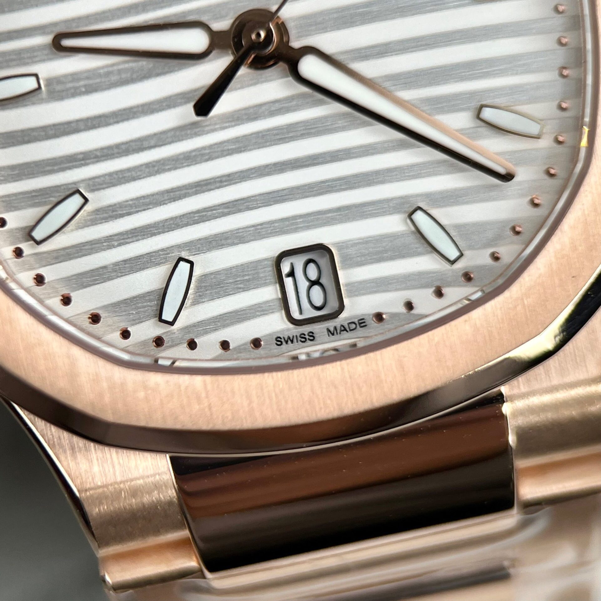 Patek Philippe Best Replica Watch Nautilus 7118 Gold Wrapped White Dial 3K Factory 35.2mm - Soul Replicas