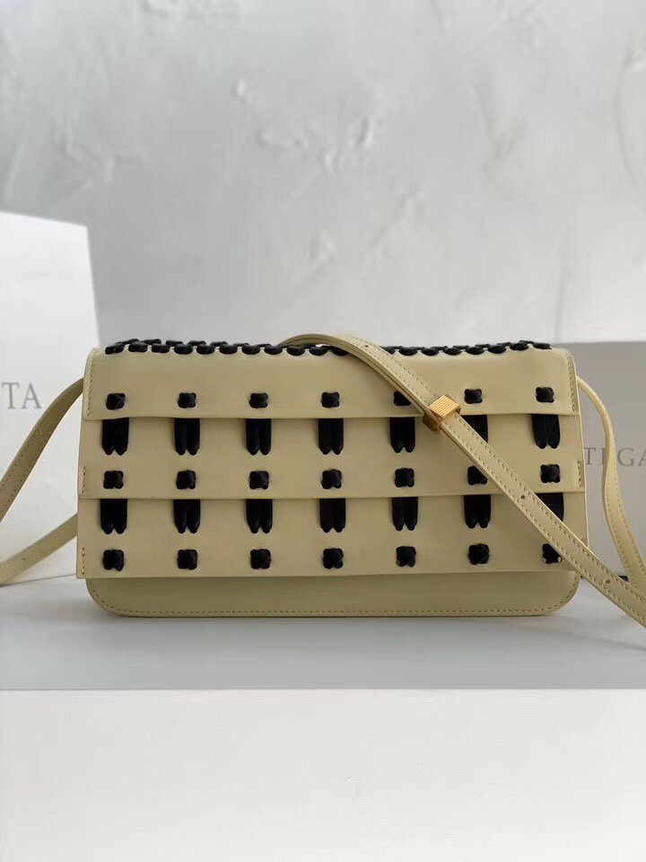 Bottega Veneta Shoulder Bag Beige. For Women. Women's Bags 11in/28cm - Soul Replicas