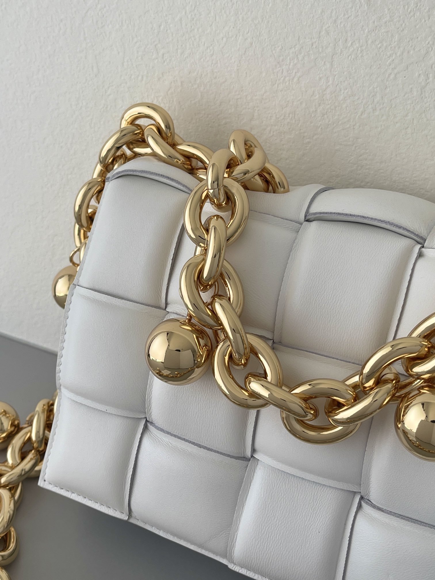 Bottega Veneta Chain Cassette White. For Women. Women-s Bags 10.2in/26cm 680070V1FY09009 - Soul Replicas