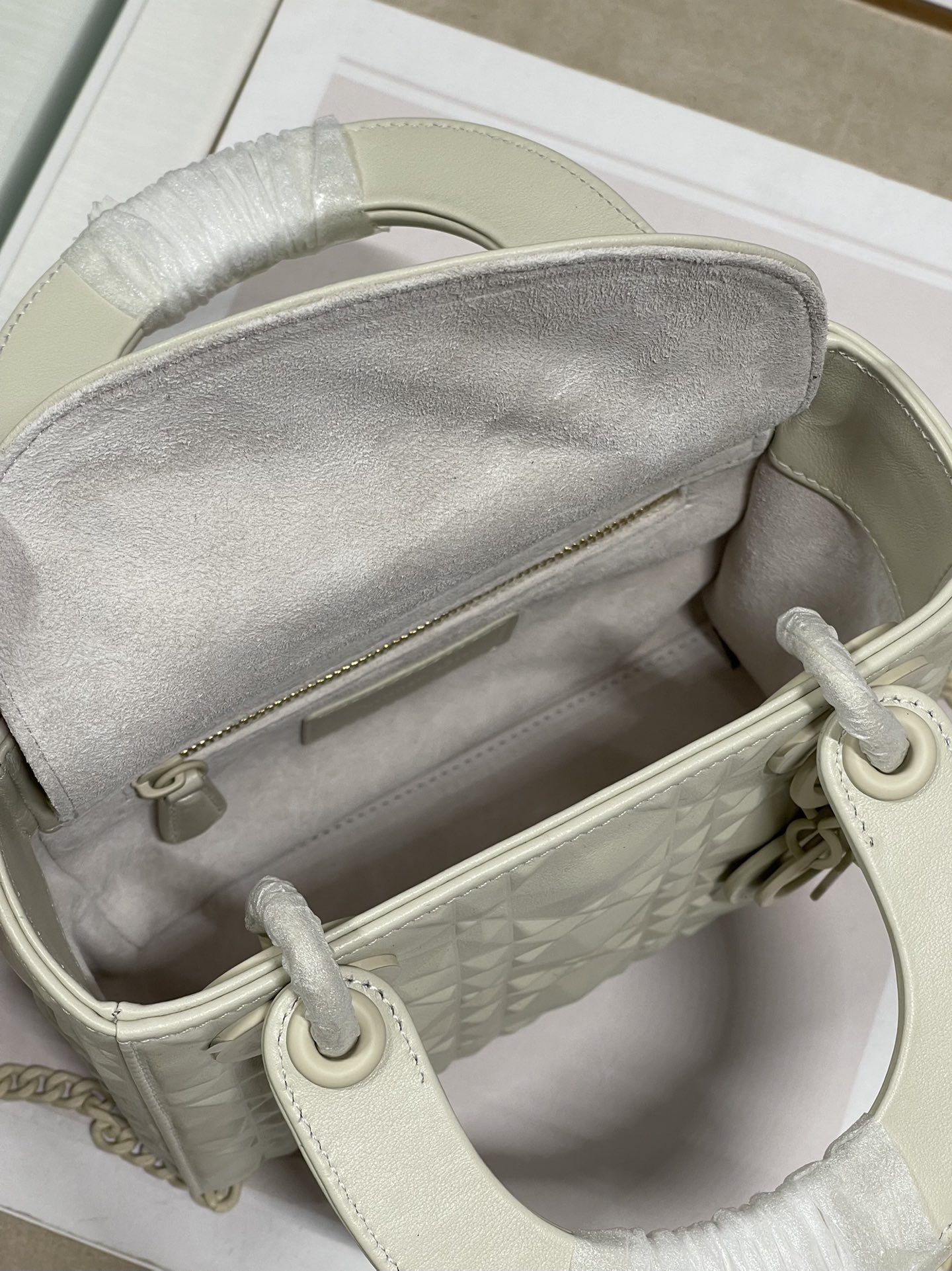 Christian Dior Mini Lady Dior Bag Latte Cannage with Beaded Motif. Beige. For Women Women's Handbags. Crossbody Bags. 18cm CD M0505INEA_M030 - Soul Replicas