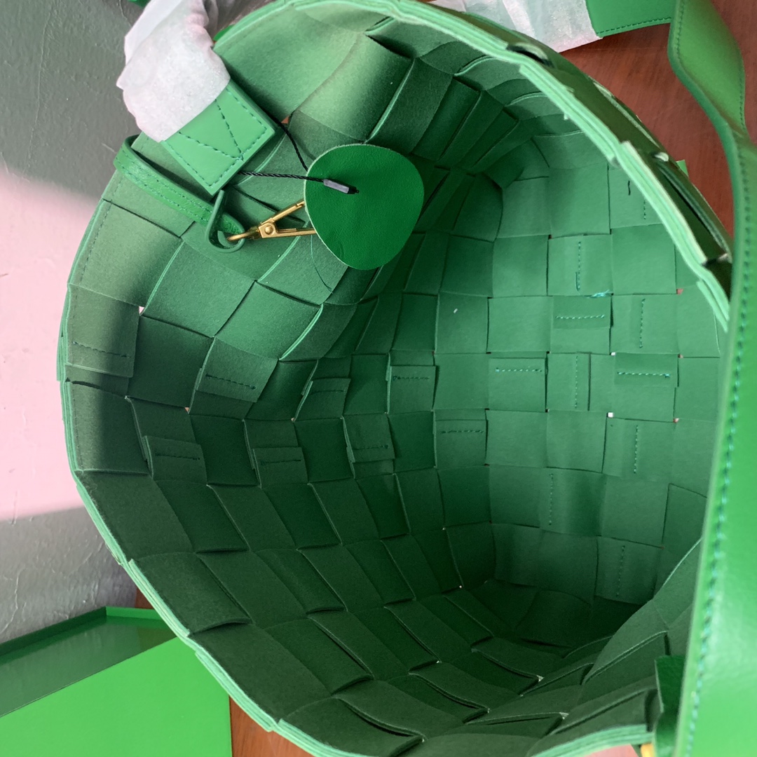 Bottega Veneta Shoulder Bag Nappa Green. For Women. Women's Bags 12.9in/33cm - Soul Replicas