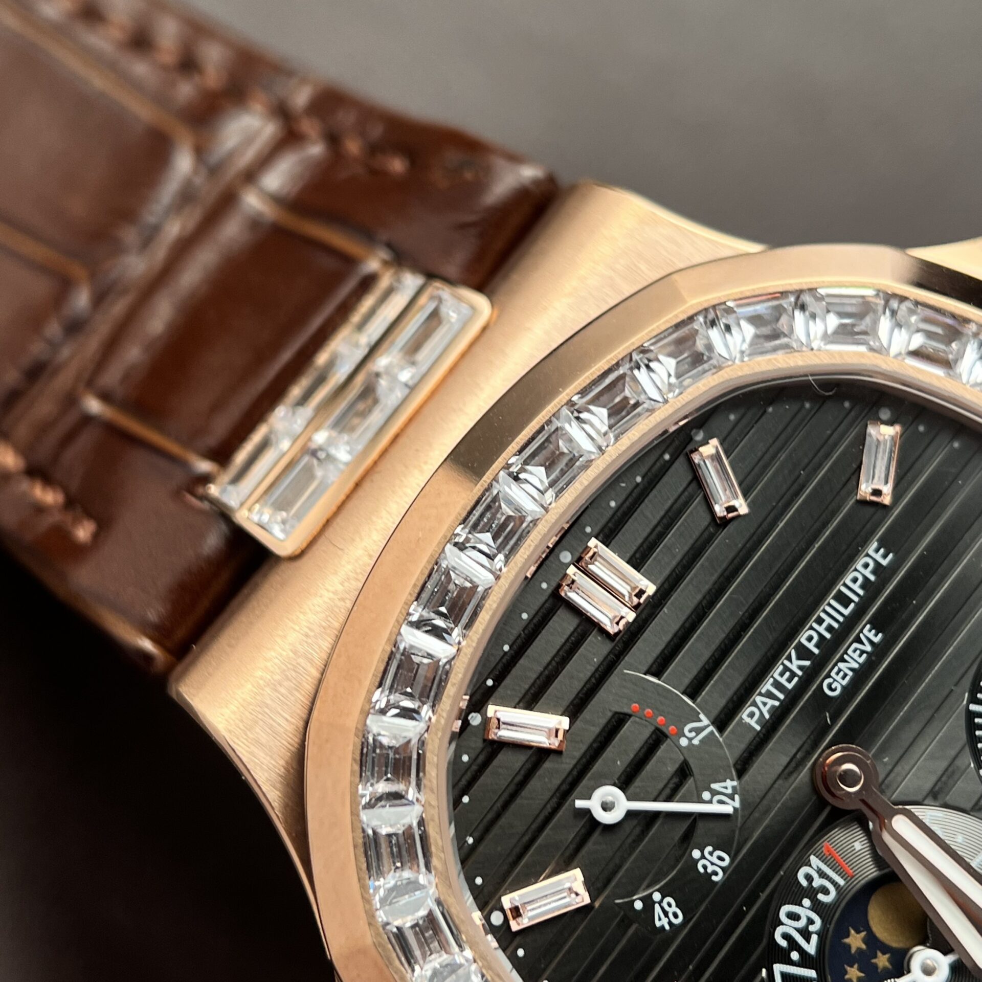 Patek Philippe Nautilus 5724R Replica Watch Gray Dial Factory GR 40mm - Soul Replicas