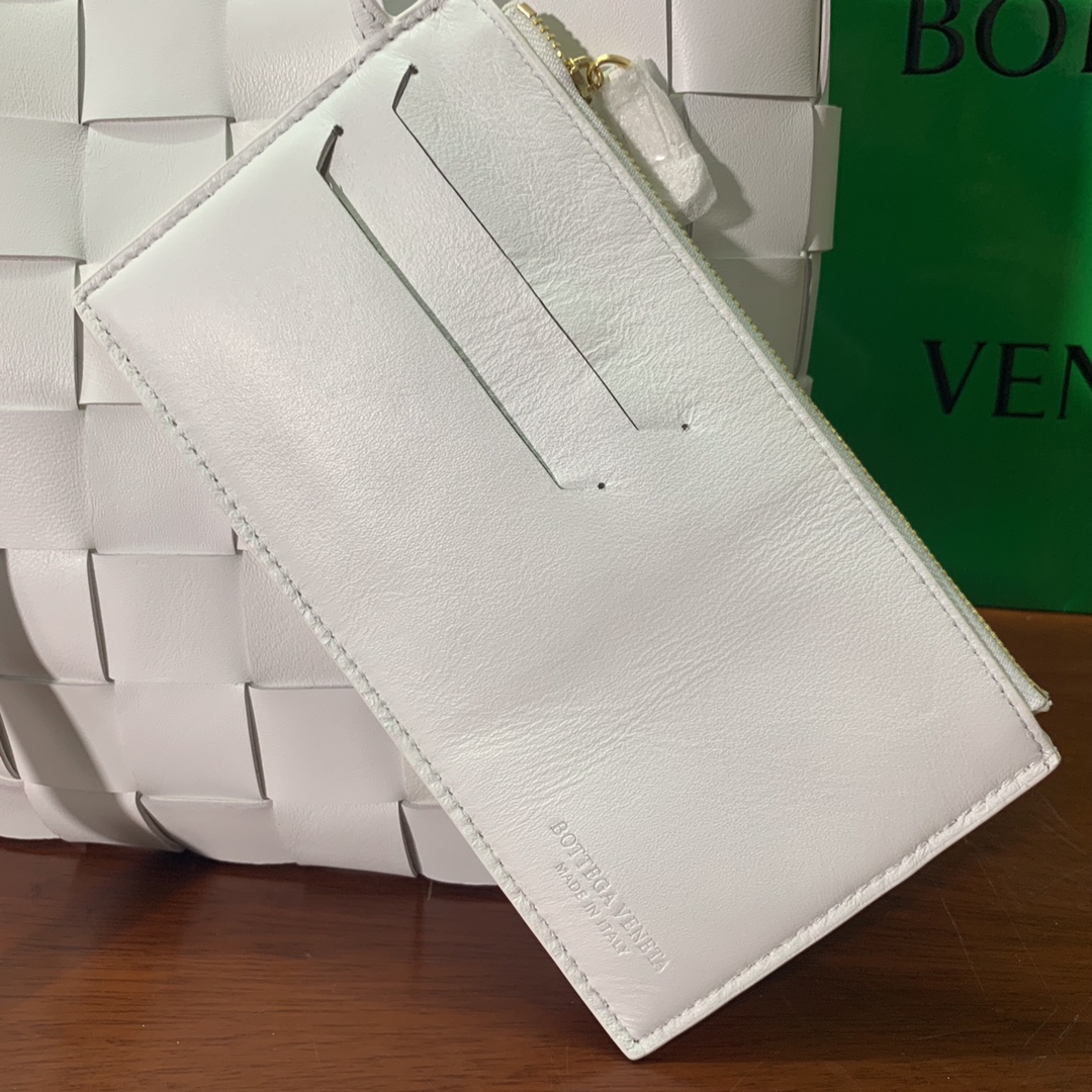 Bottega Veneta Shoulder Bag Nappa White. For Women. Women's Bags 12.9in/33cm - Soul Replicas
