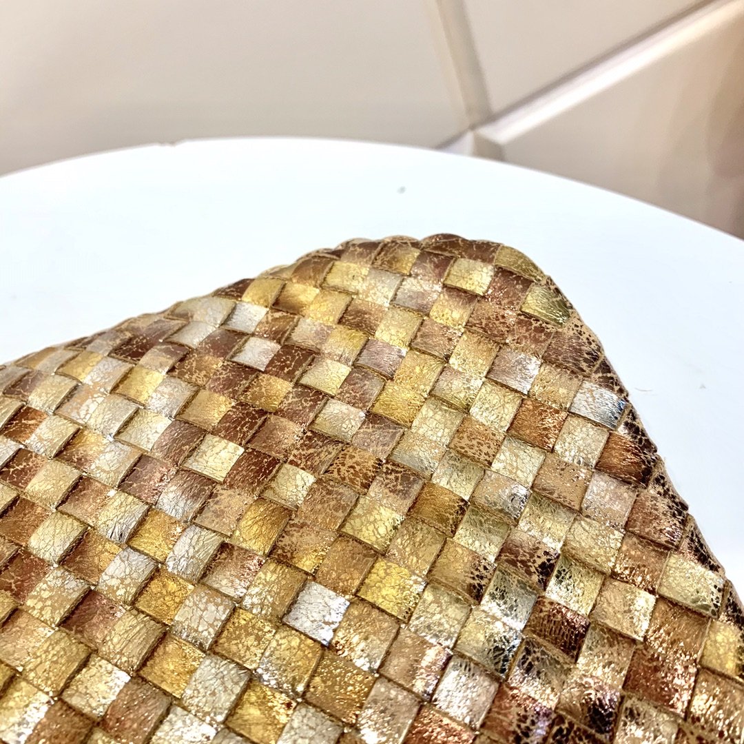 Bottega Veneta Hobo Bag Gold. For Women. Women-s Bags 16.9in/43cm - Soul Replicas