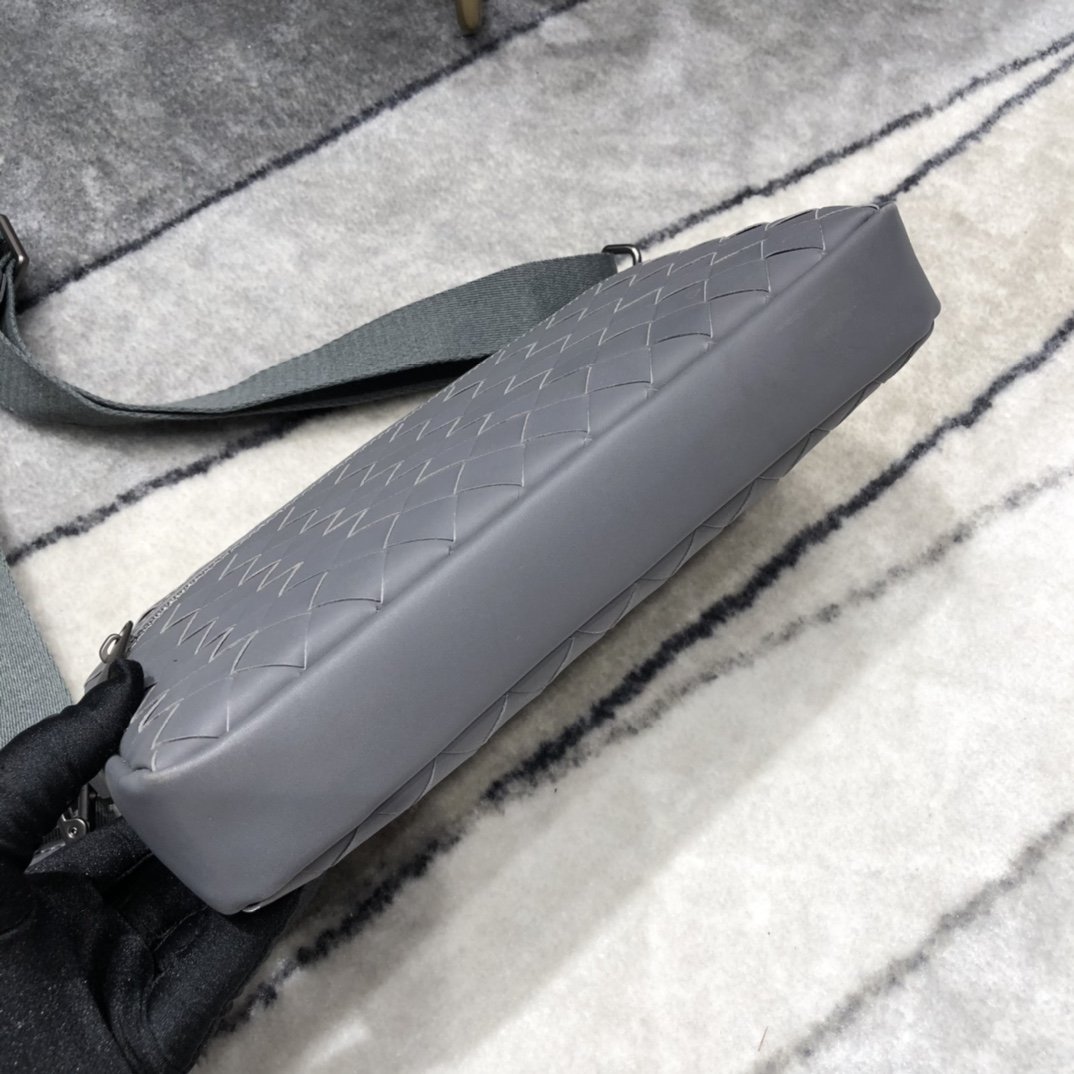 Bottega Veneta Classic Intrecciato Gray. For Women. Women's Bags 9.6in/24.5cm - Soul Replicas