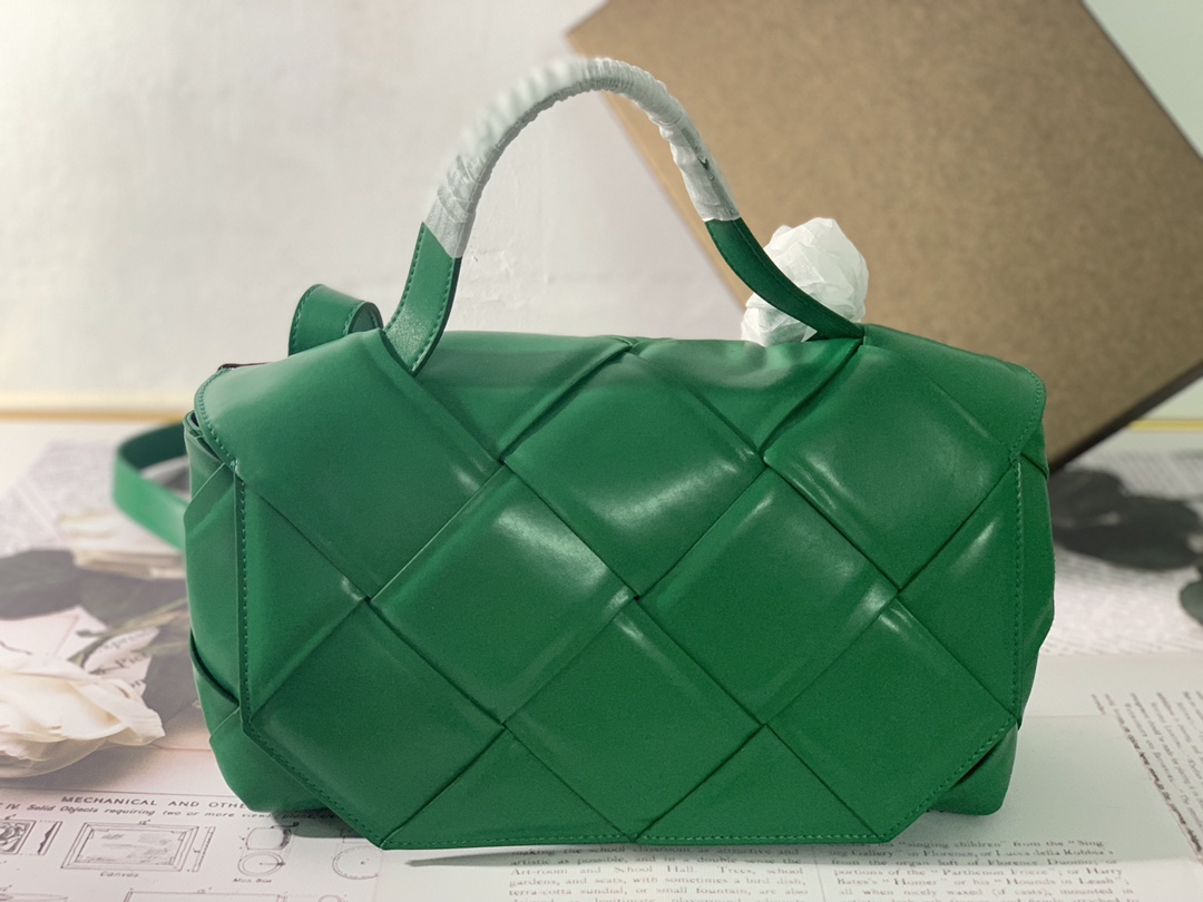 Bottega Veneta Handle Bag Green. For Women. Women-s Bags 11.4in/29cm - Soul Replicas