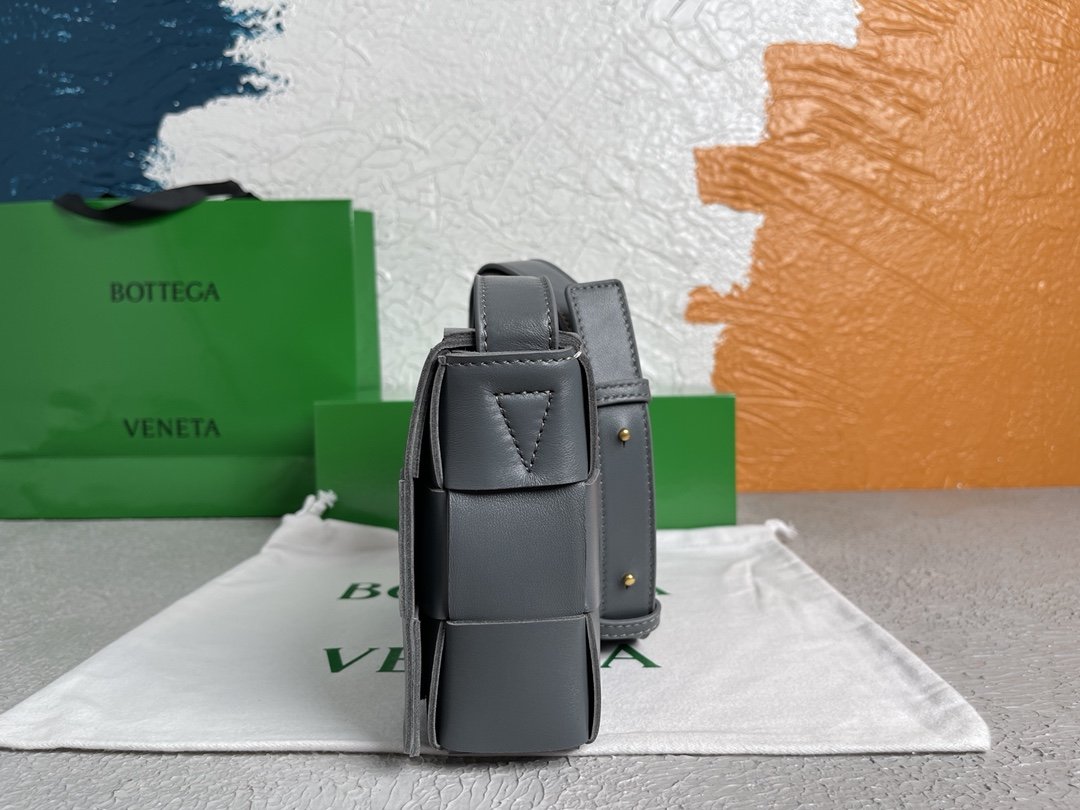 Bottega Veneta Cassette Thunder. For Women. Women's Bags 9.1in/23cm 578004VMAY11242 - Soul Replicas