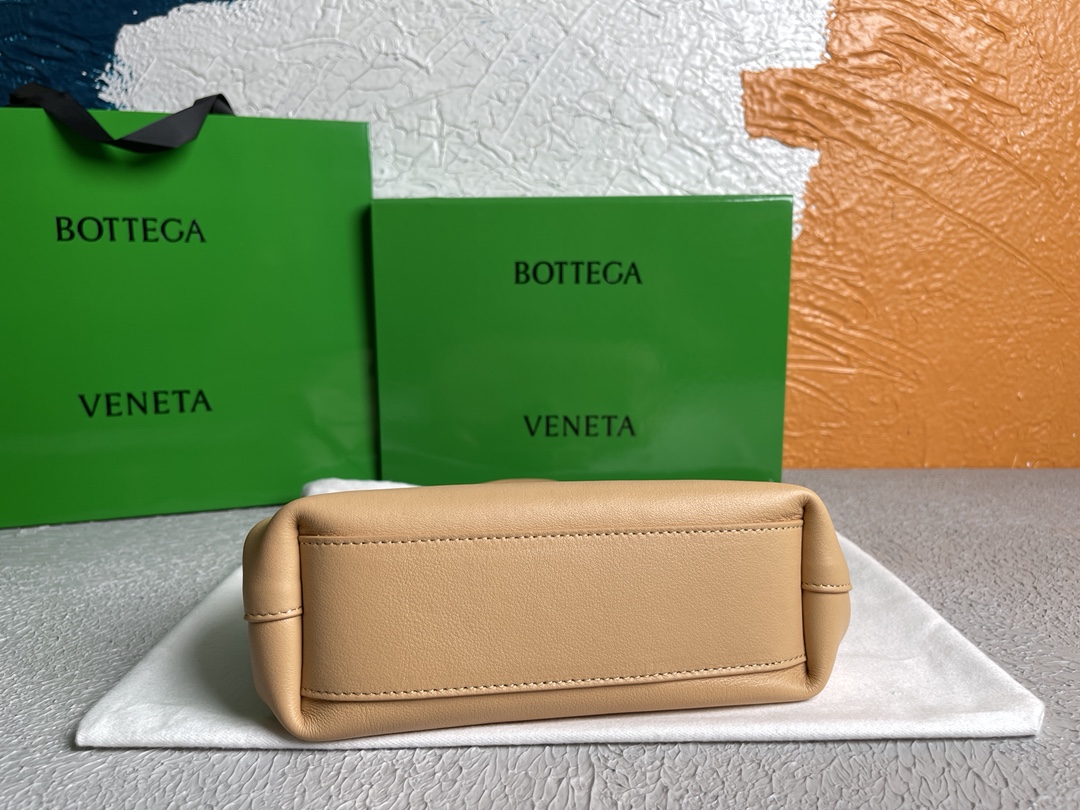Bottega Veneta Point Brown. For Women. Women's Bags 8.6in/22cm - Soul Replicas