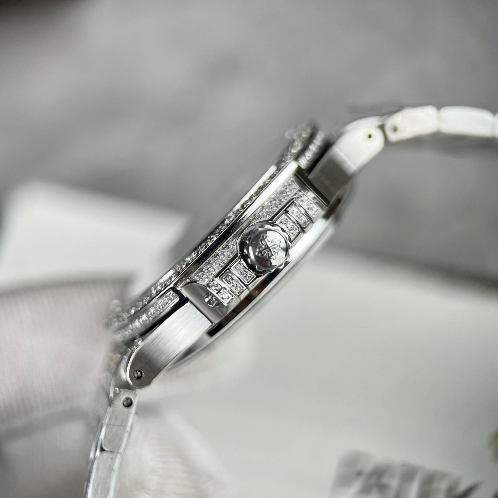 Patek Philippe Nautilus 7118 Full Diamond Replica Watch 35.2mm - Soul Replicas