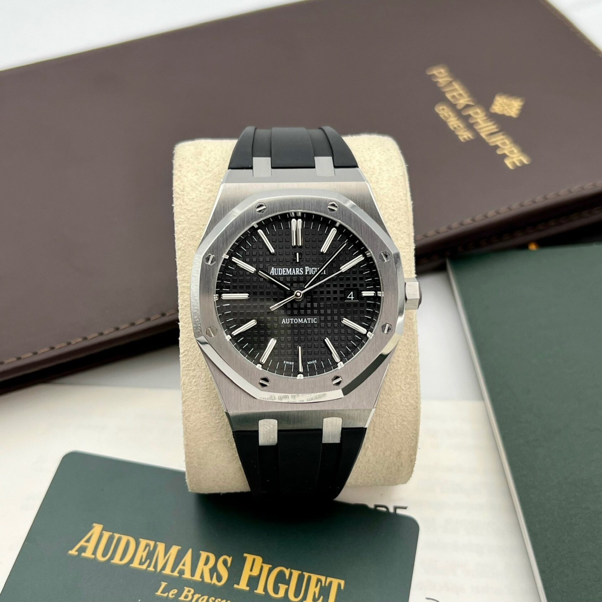 Audemars Piguet Replica Watch Royal Oak 15400ST Black Dial Rubber Strap 41mm - Soul Replicas