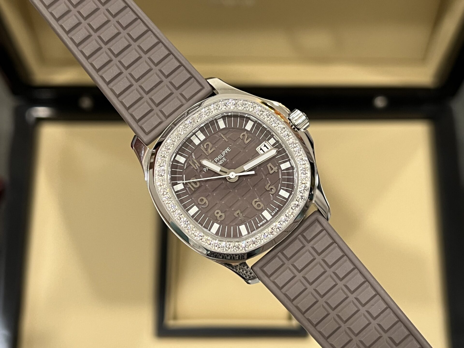 Patek Philippe Aquanaut 5067A Best Replica Watch Grey With Stone Bezel 35.6mm - Soul Replicas