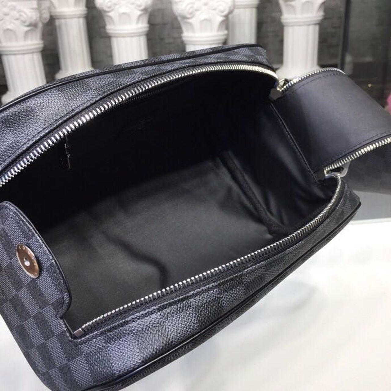 Louis Vuitton King Size Toiletry Damier Graphite Canvas For Women. Women-s Bags. Travel Bags 11in/28cm LV - Soul Replicas