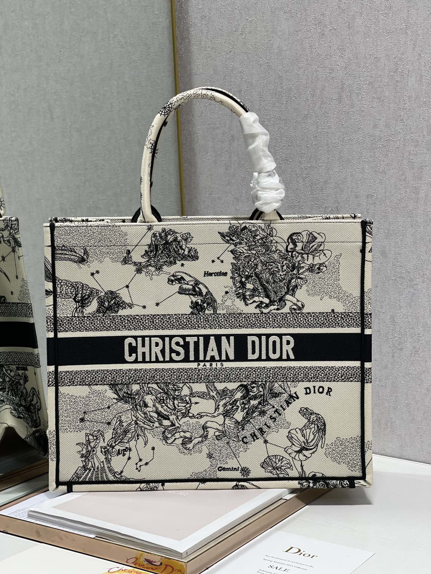 Christian Dior Large Dior Book Tote Dior Zodiac Embroidery. Black/Beige. For Women Women's Handbags. 41cm CD - Soul Replicas