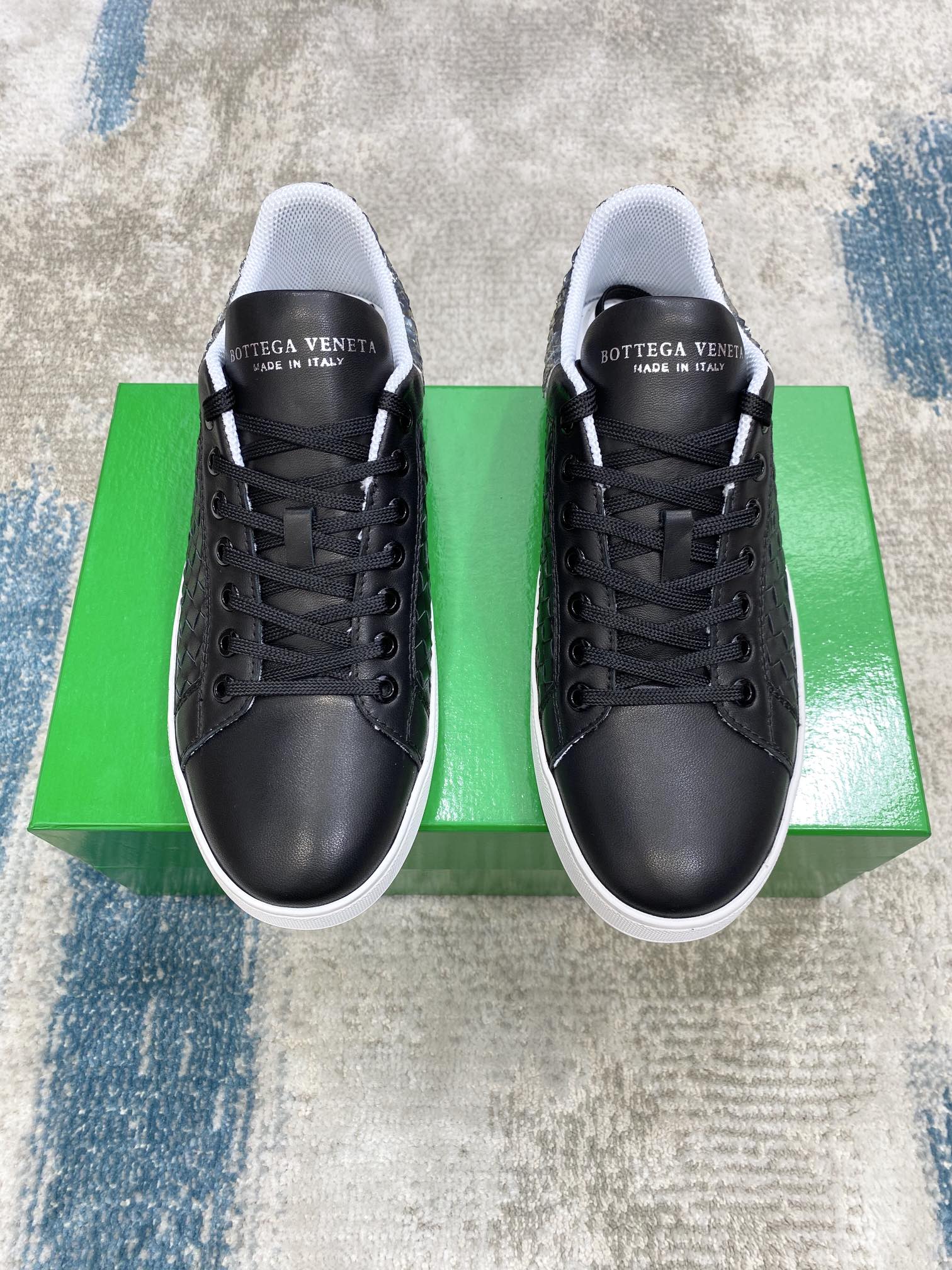 Bottega Veneta Men's With Fin Sneakers Black Silver For Men - Soul Replicas