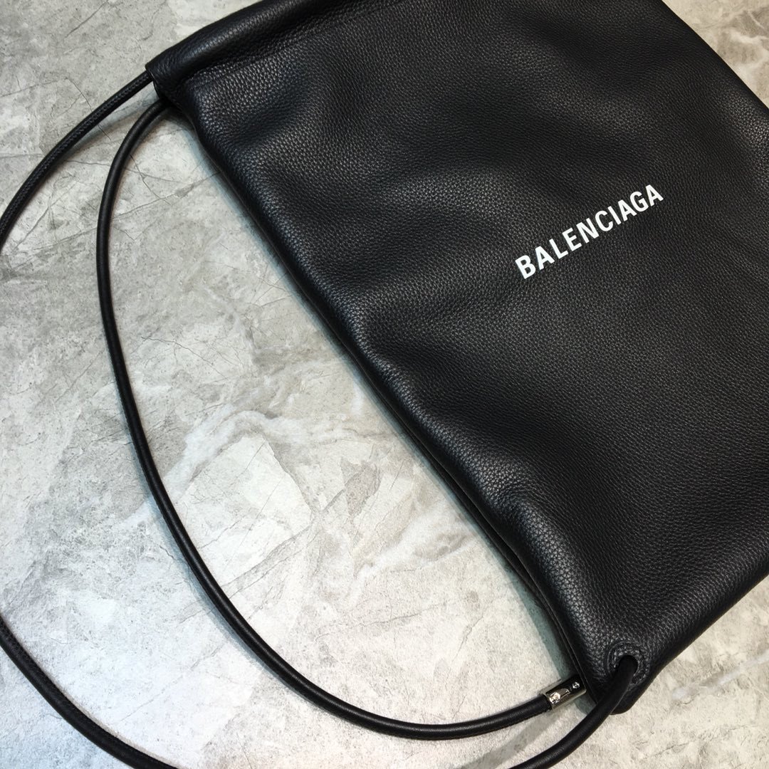 Balenciaga Everyday Drawstring Backpack In Black. For Women. Women-s Bags 18.5in/47cm - Soul Replicas