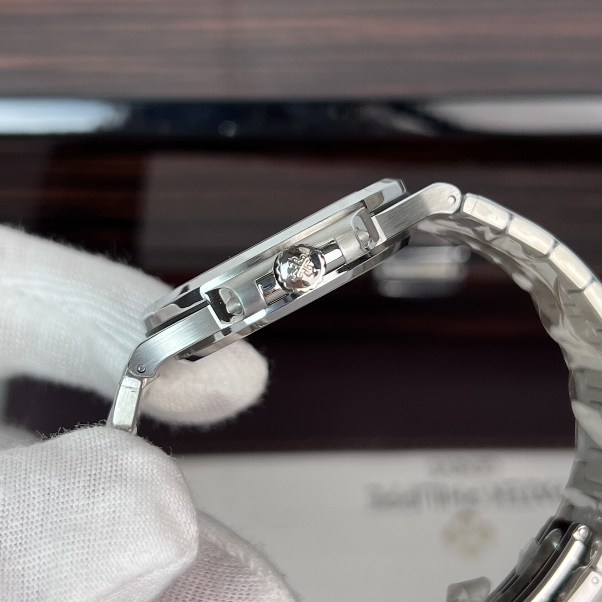 Patek Philippe Nautilus 5723 Replica 1:1 Watch Blue Dial Diamond 40mm - Soul Replicas