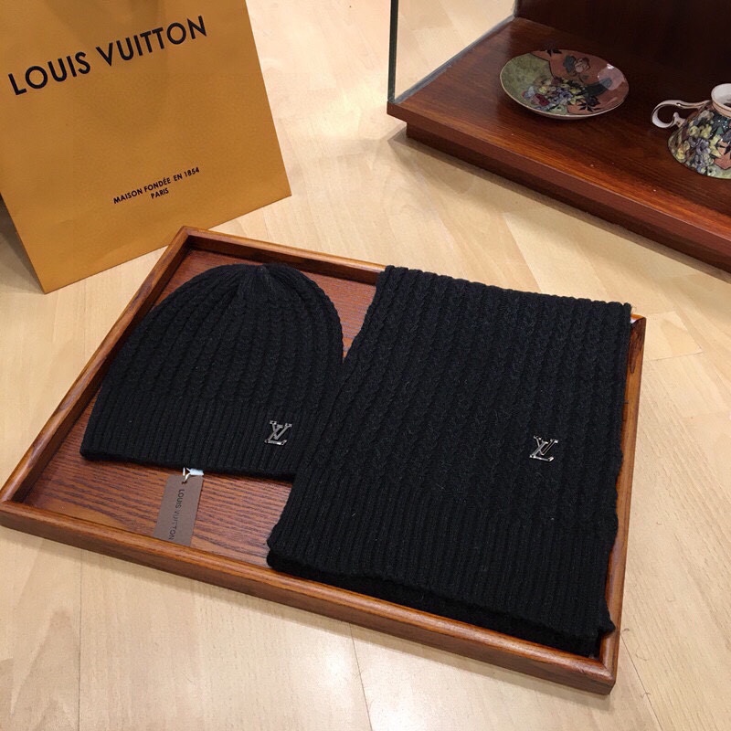Louis Vuitton Beanie & Scarf Set In Black - Soul Replicas