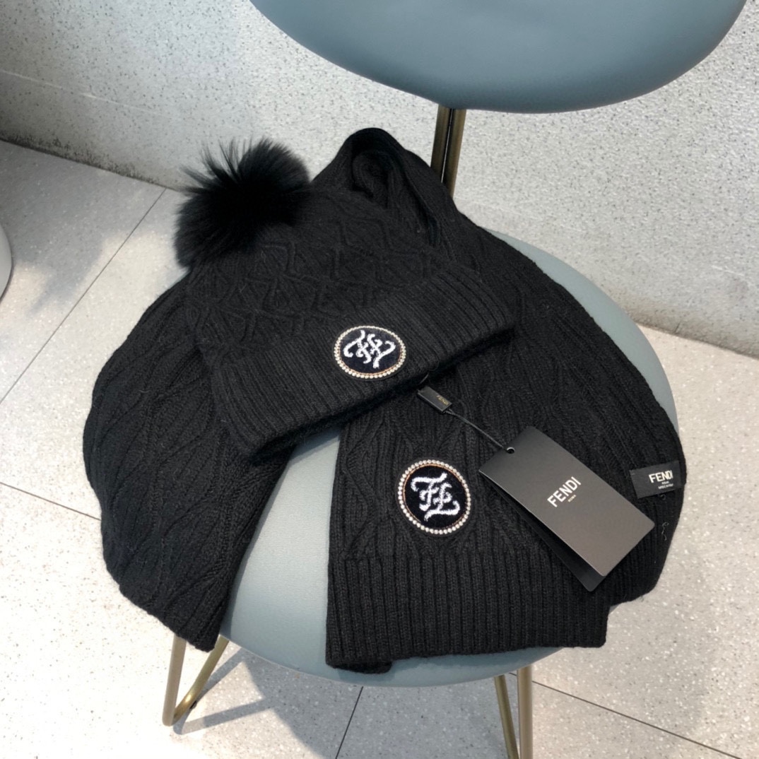 Fendi Beanie & Scarf Set In Black - Soul Replicas