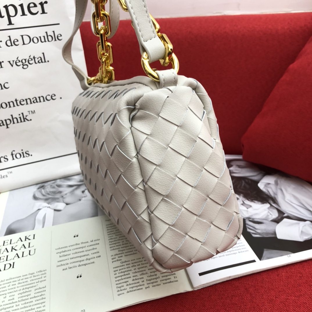 Bottega Veneta Crossbody Bag White. For Women. Women-s Bags 9.4in/24cm - Soul Replicas