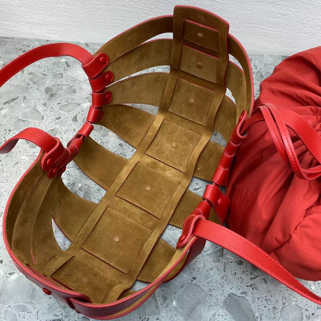 Bottega Veneta Medium Shoulder Bag Red. For Women. Women's Bags 8.6in/22cm - Soul Replicas