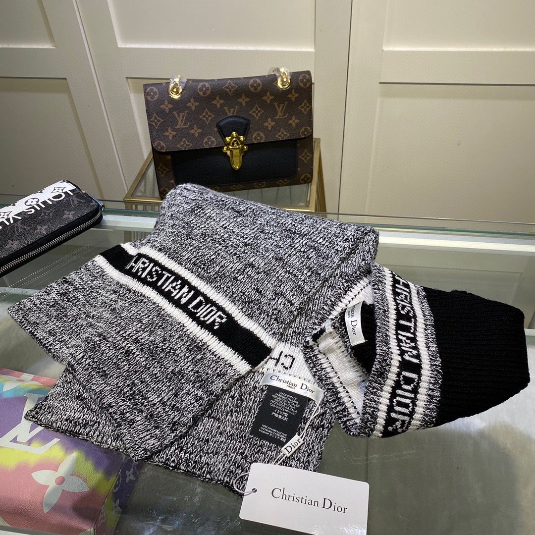 Dior Pompom Beanie & Scarf Set In Grey - Soul Replicas