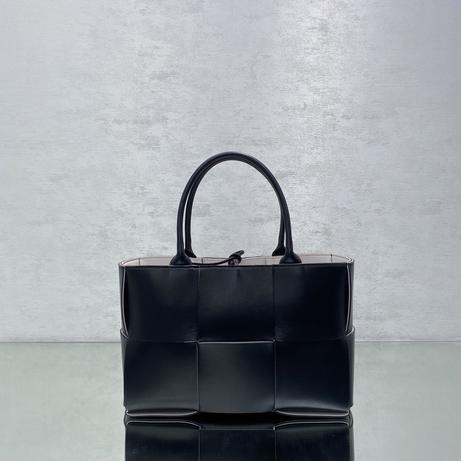 Bottega Veneta Small Arco Tote Bag Black. For Women. Women-s Bags 14.2in/36cm - Soul Replicas