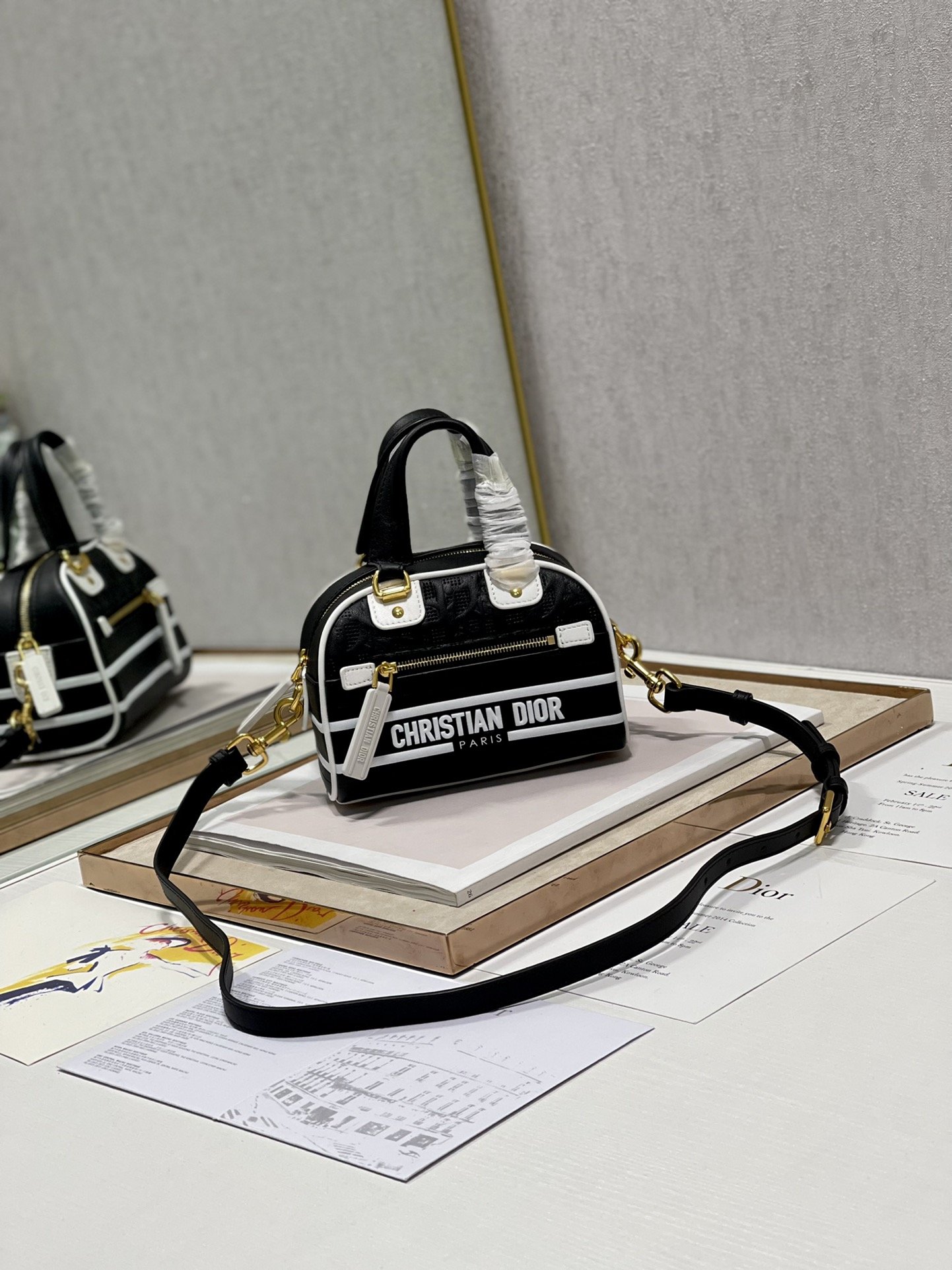 Christian Dior Mini Vibe Zip Bowling Bag. Black. For Women Women-s Handbags. Bowling Bags. 17cm CD - Soul Replicas