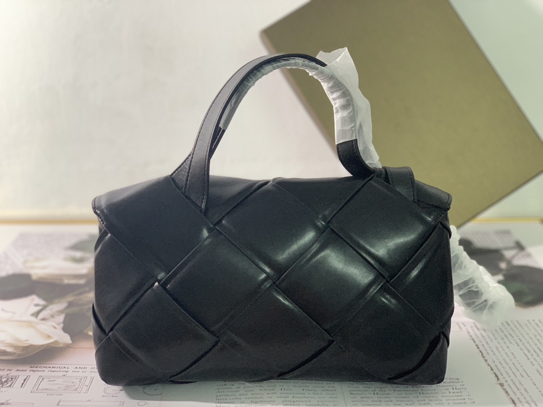 Bottega Veneta Handle Bag Black. For Women. Women-s Bags 11.4in/29cm - Soul Replicas