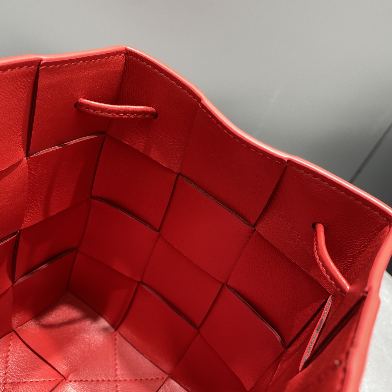 Bottega Veneta Mini Cassette Bucket Bag Red. For Women. Women-s Bags 5.5in/14cm 680217VCQC46358 - Soul Replicas