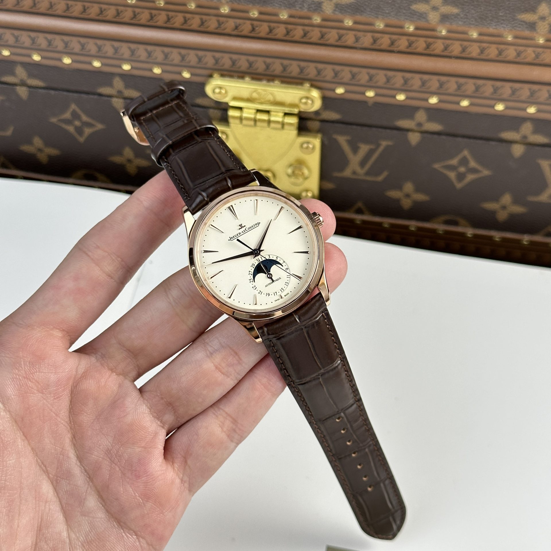 Jaeger LeCoultre Replica Watch Master Ultrathin Moon Rose Gold Leather Strap 39mm - Soul Replicas