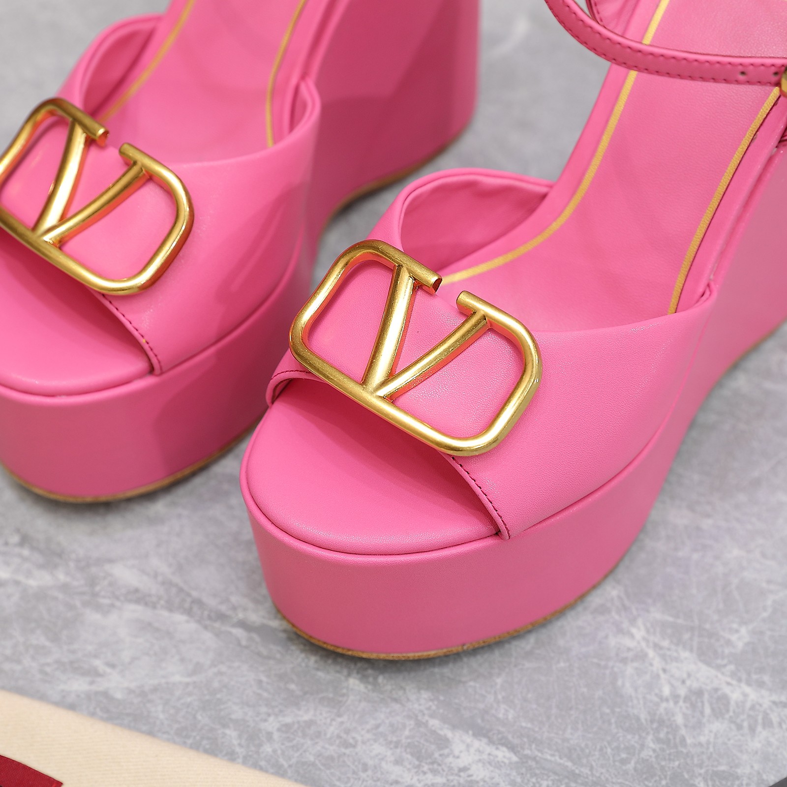 Valentino Garavani Block Heel Platform Sandals Pink For Women XW2S0DU9/DSH - Soul Replicas