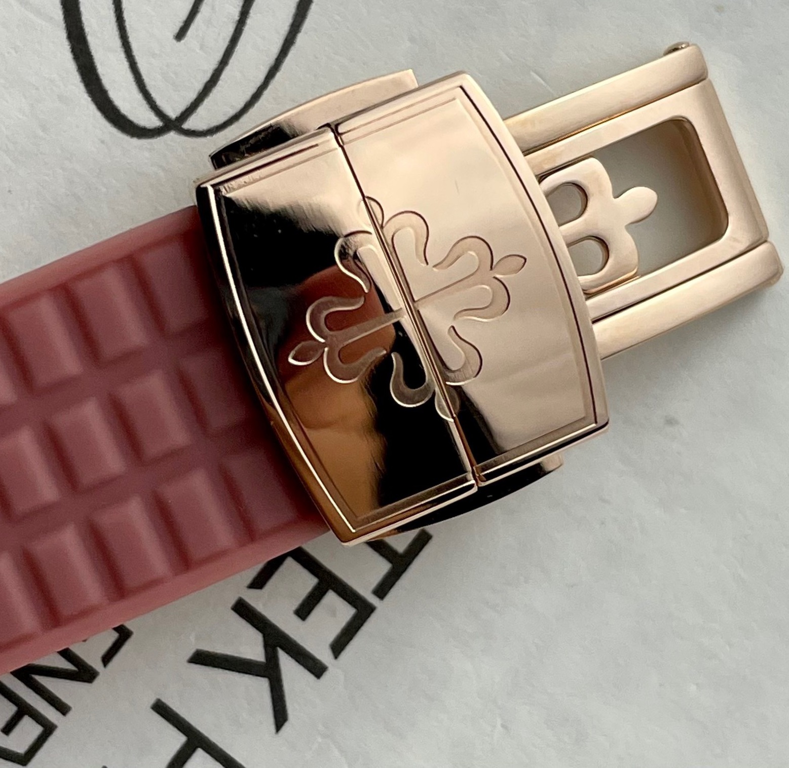 Patek Philippe Replica Watch Aquanaut 5072R Gold Wrapped Moissanite Diamond 35.6mm - Soul Replicas