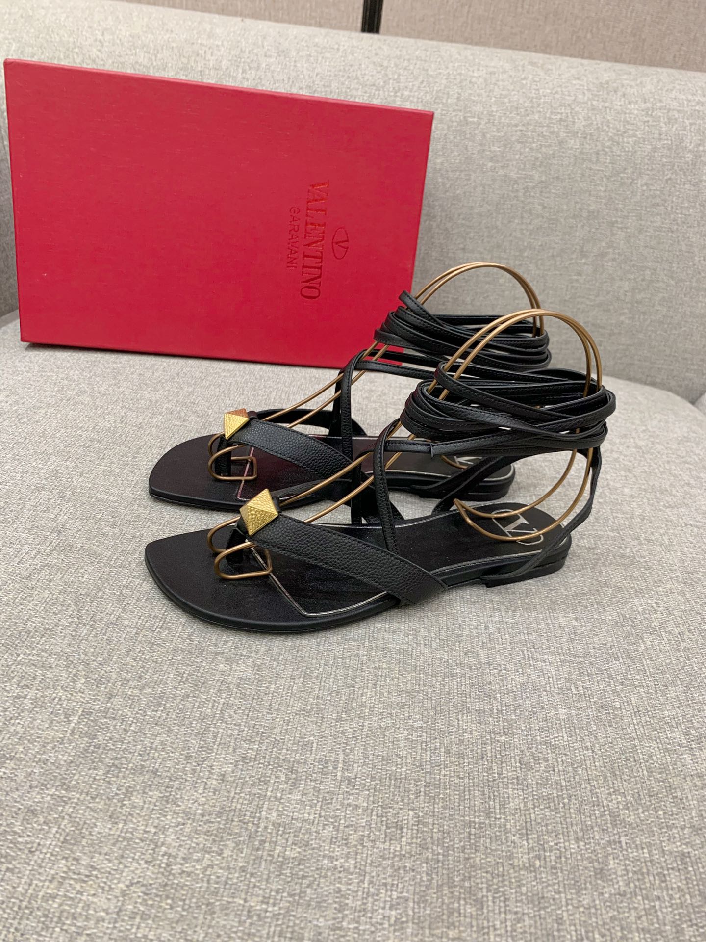 Valentino Garavani Roman Stud Flat Sandals Black For Women WS0BJ7MDQ - Soul Replicas