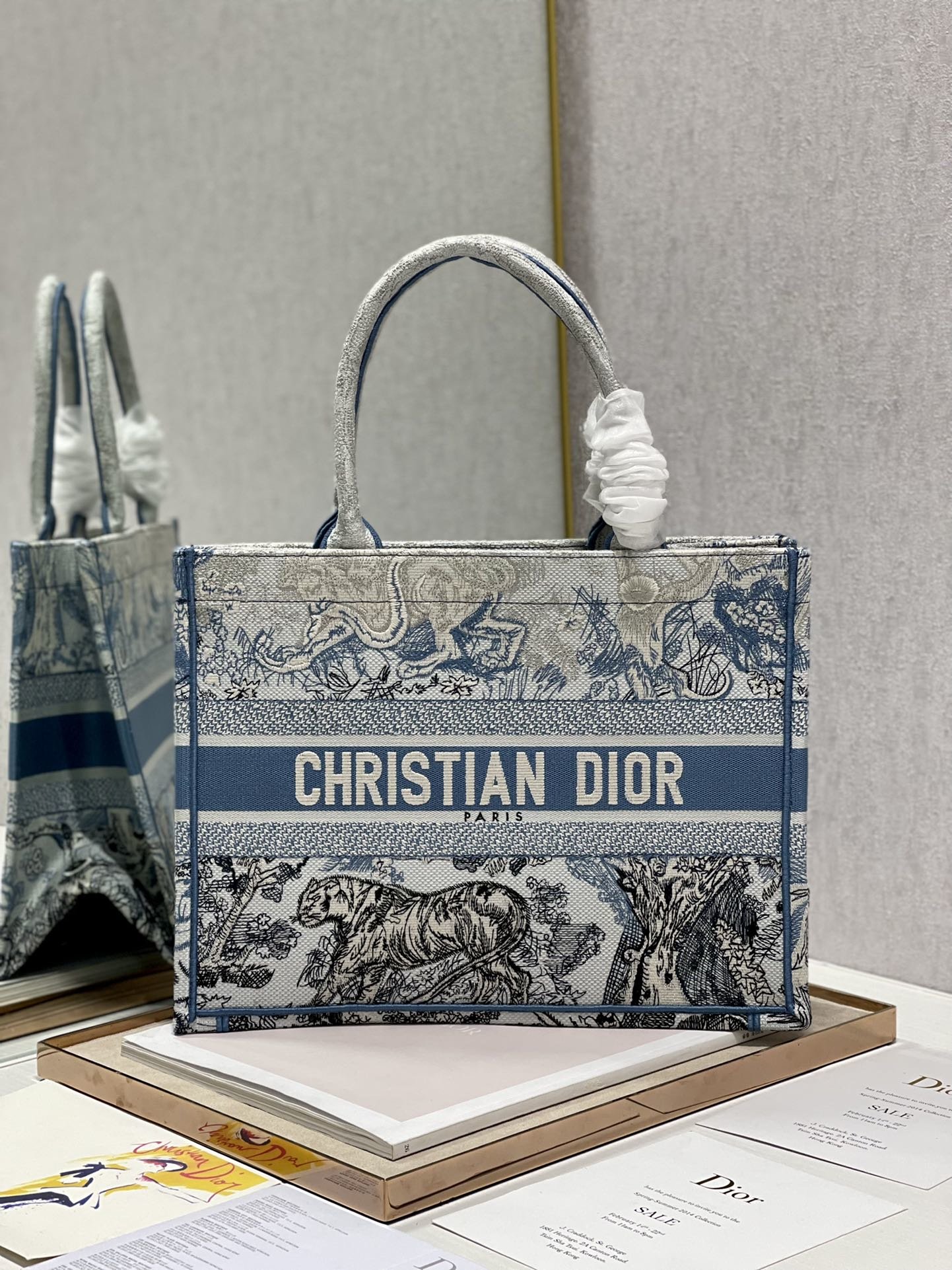 Christian Dior Medium Dior Book Tote Blue Toile de Jouy Reverse Embroidery. Blue. For Women Women's Handbags. Shoulder Bags. 36cm CD M1296ZRGO_M928 - Soul Replicas