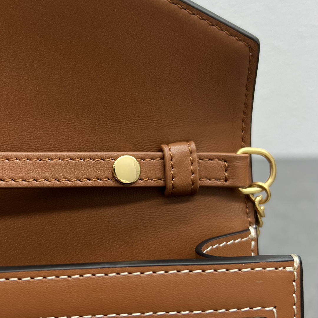 Celine Wallet On Chain Triomphe In Textile Natural / Tan For Women 7in/19cm 10J972DB2.02NT - Soul Replicas