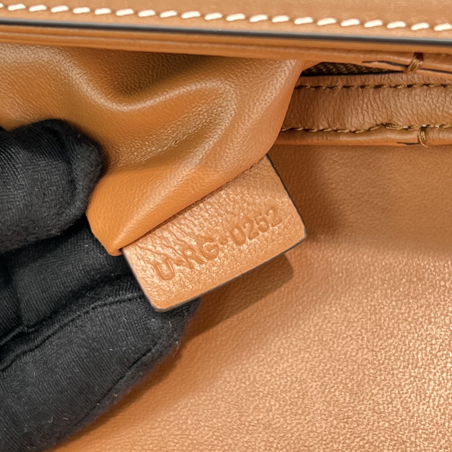 Celine Classique Cuir Triomphe Bag Tan For Women 9in/22cm 199223BFN.04LU - Soul Replicas