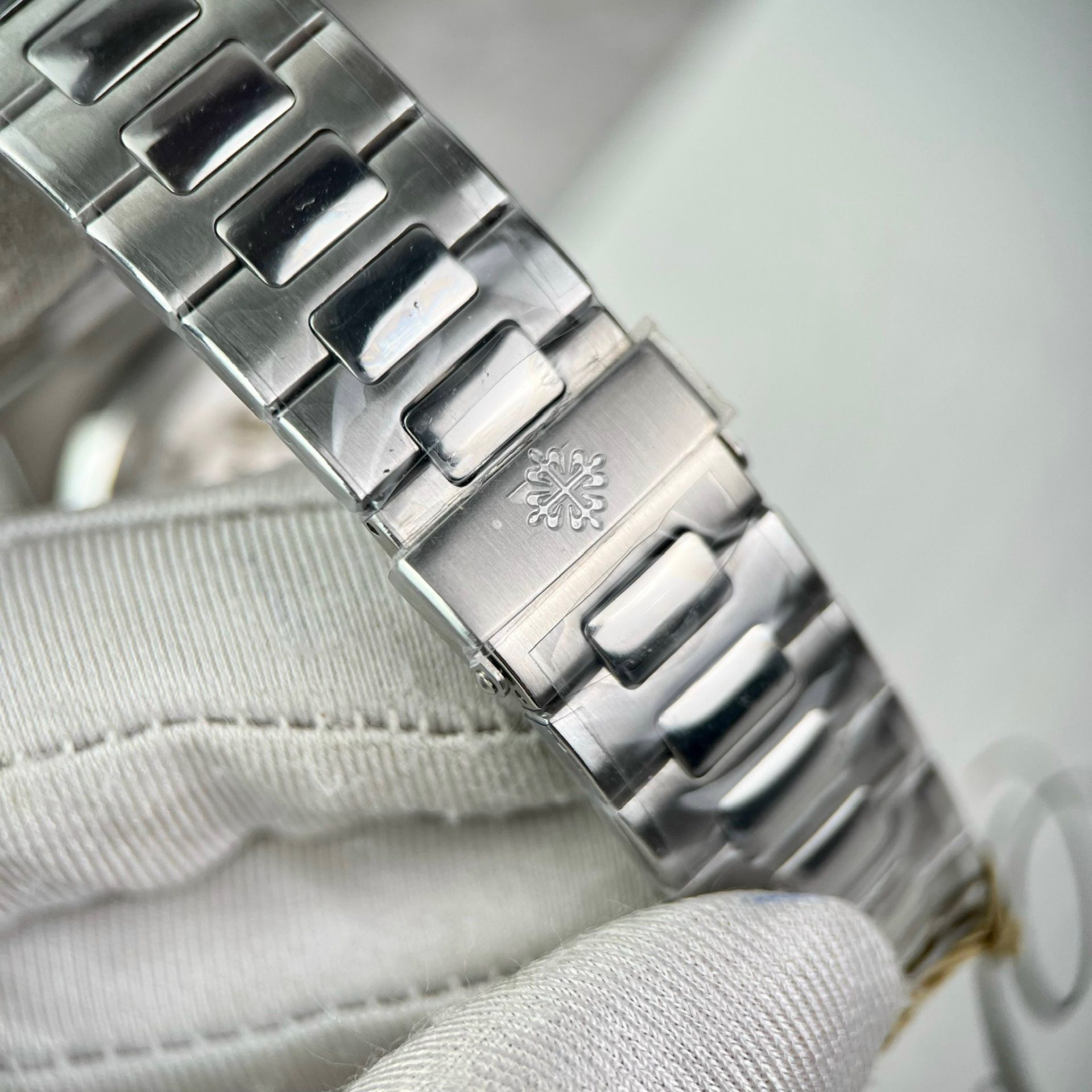 Patek Philippe Best Replica Watch Nautilus 5990 Metal Wire PPF 40.5mm - Soul Replicas