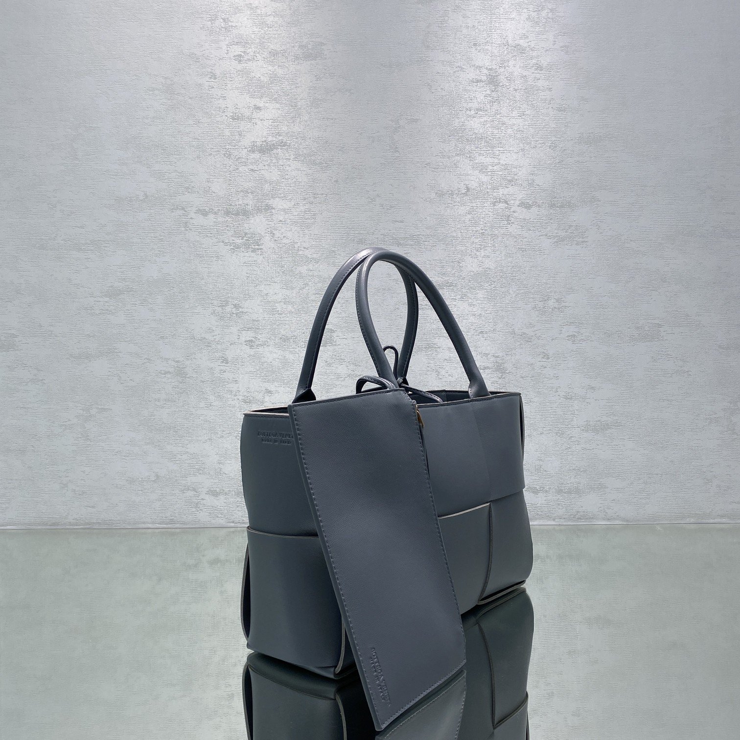 Bottega Veneta Small Arco Tote Bag Gray. For Women. Women-s Bags 14.2in/36cm - Soul Replicas