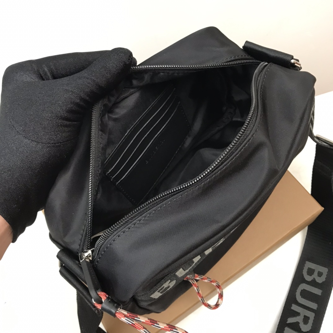 Burberry Logo Detail Nylon Crossbody Bag Black For Men. Men-s Bags 8.7in/22cm - Soul Replicas