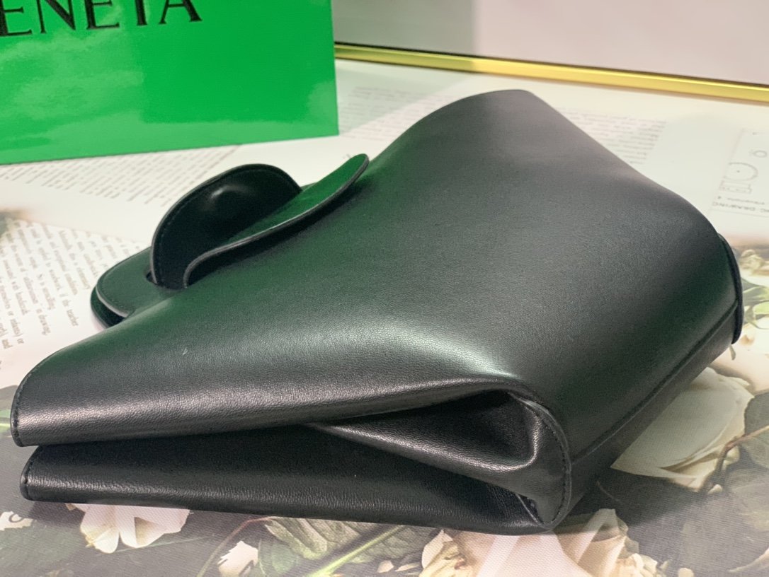 Bottega Veneta Handle Bag Black. For Women. Women's Bags 12.6in/32cm - Soul Replicas