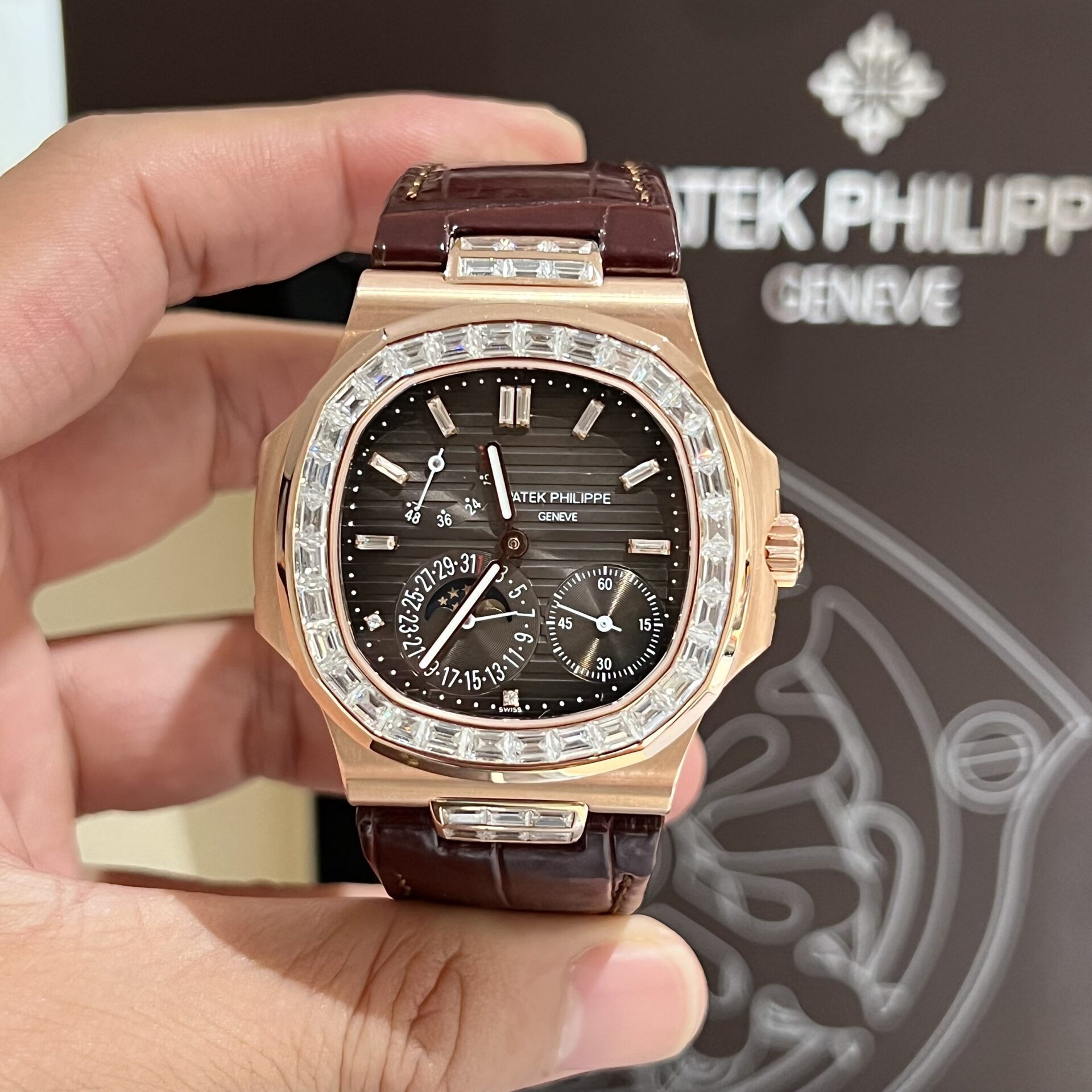 Patek Philippe Nautilus 5724R Gold Wrapped Moissanite Diamond Replica Watch 40mm - Soul Replicas