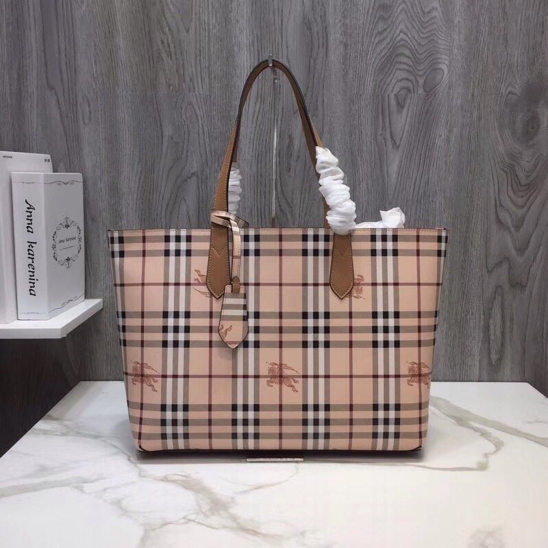 Burberry Reversible Tote Haymarket Canvas Medium For Women. Women-s Bags 19.3in/49cm - Soul Replicas